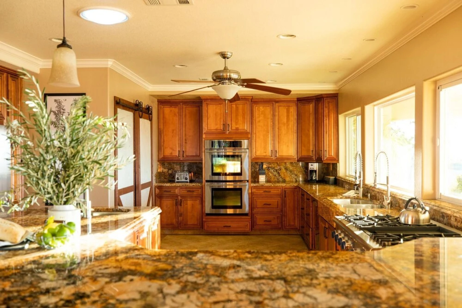 Glenoak by AvantStay | Sleeps 16! 4.5 Acres w/ Spa & Panoramic Man Views