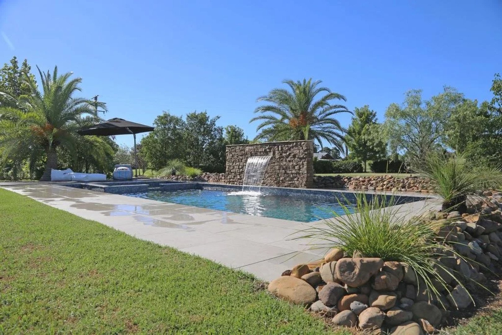 Lilies on Lovedale Estate - Heated Pool and Spa