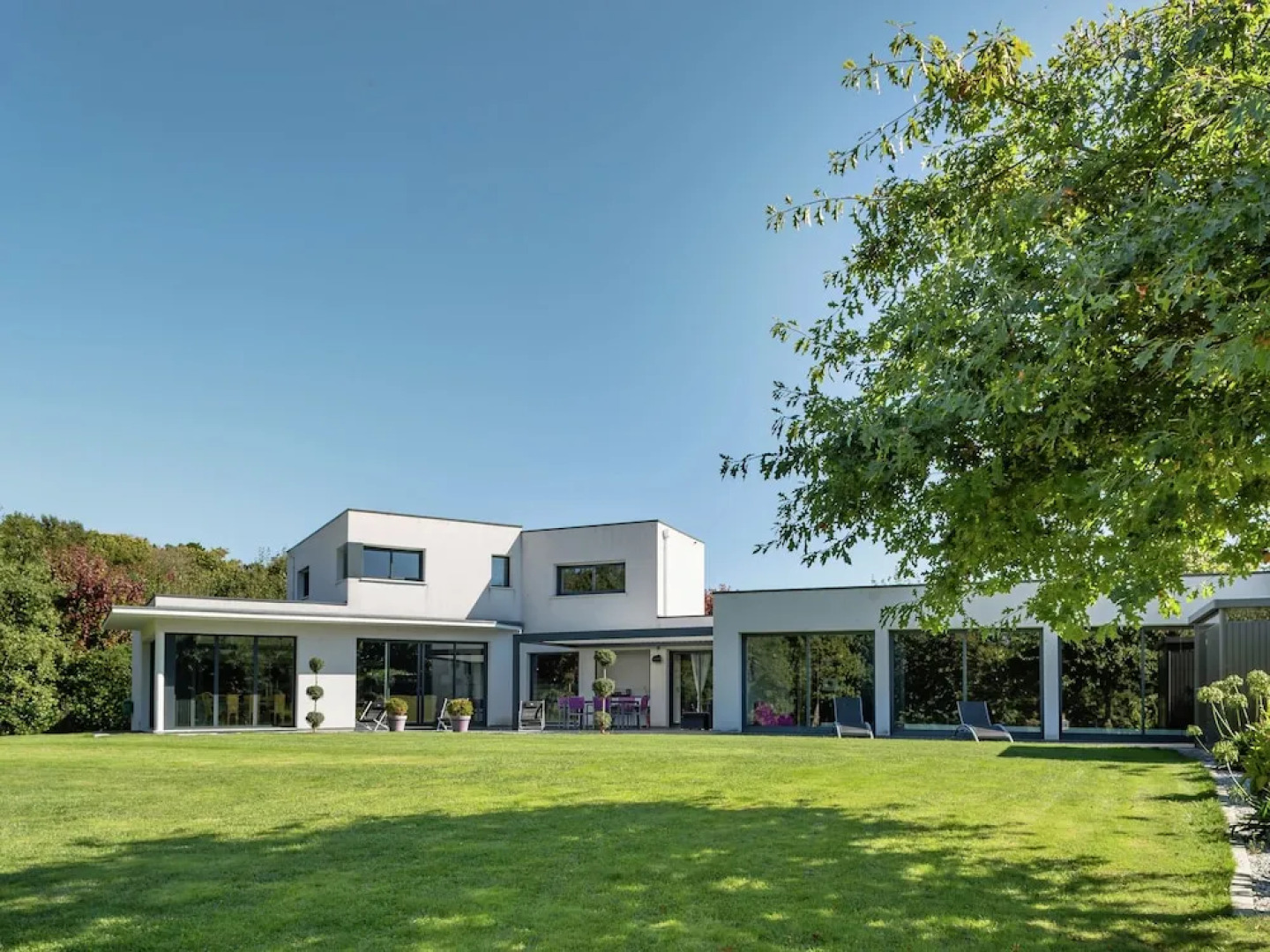 Welcoming Villa in Fouesnant With Swimming Pool