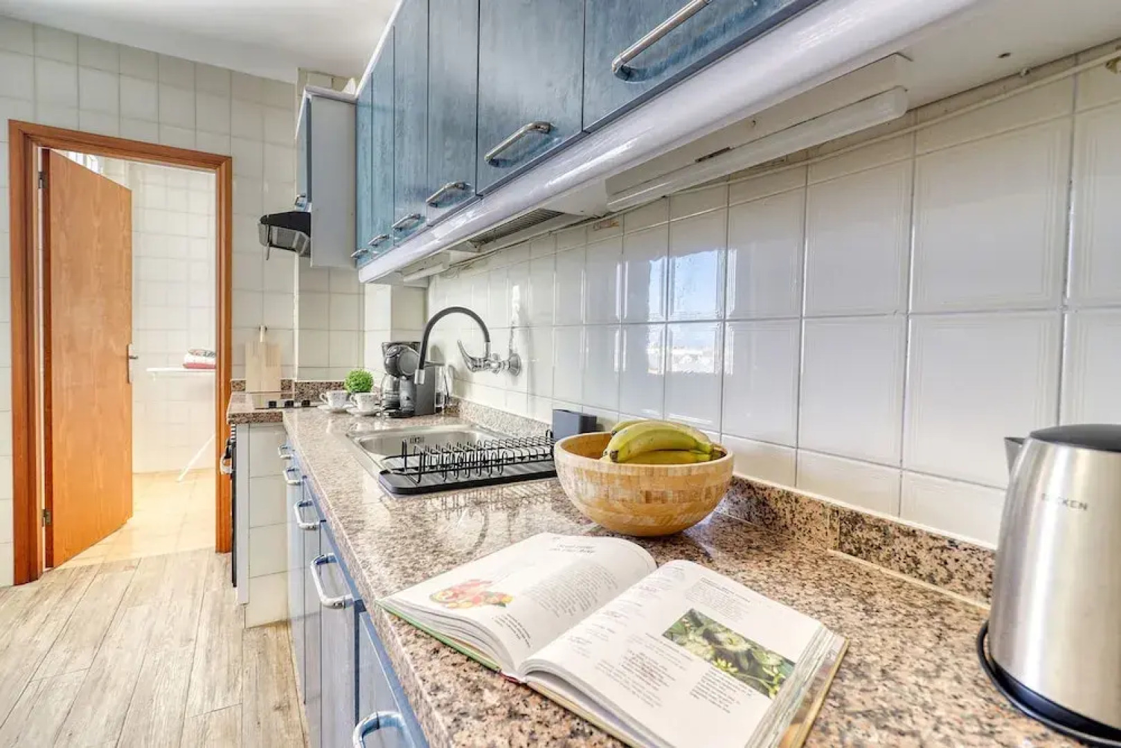 Retreat w Ocean Views Private Parking Ensuite