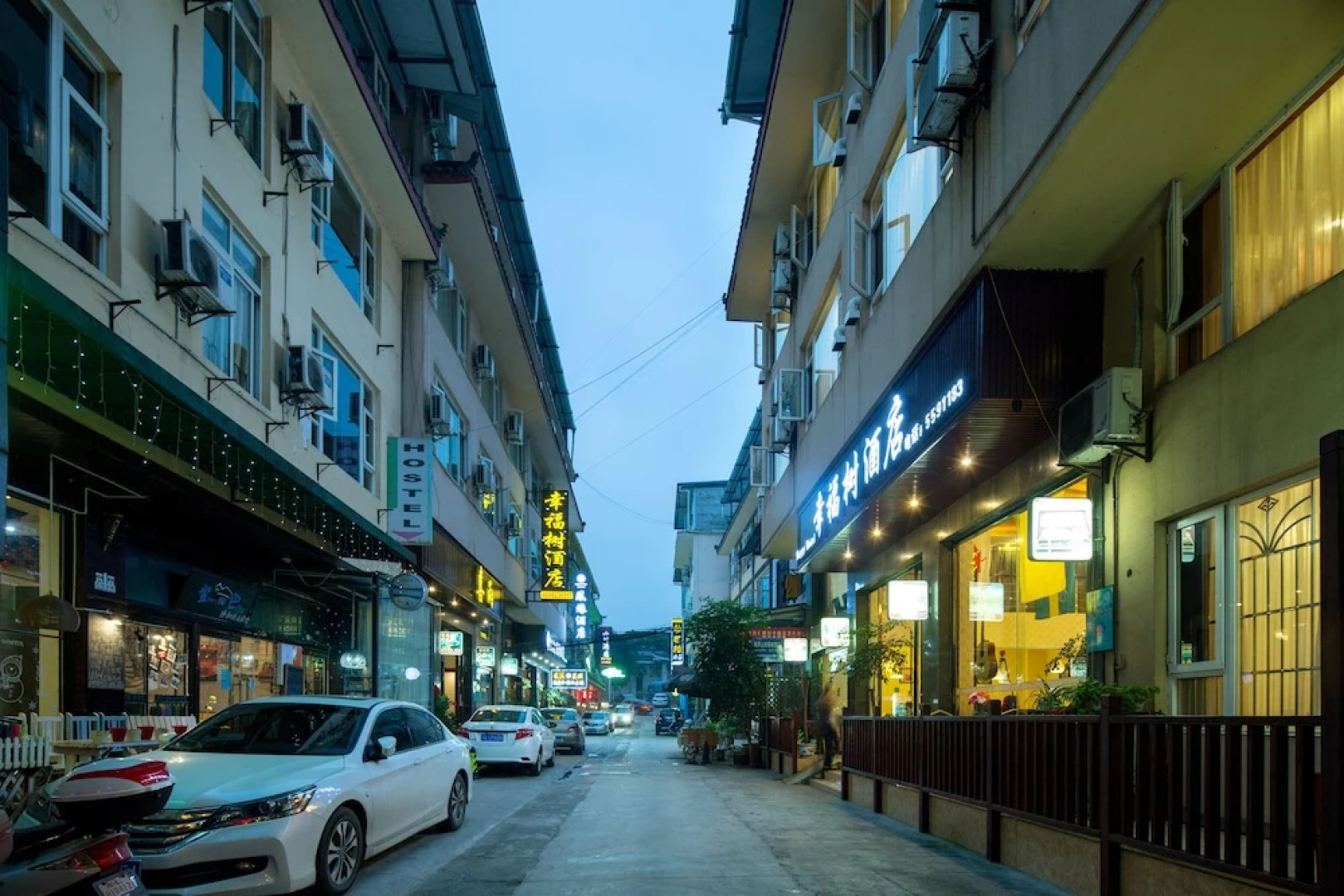 Mount Emei Moon Bay Hotel