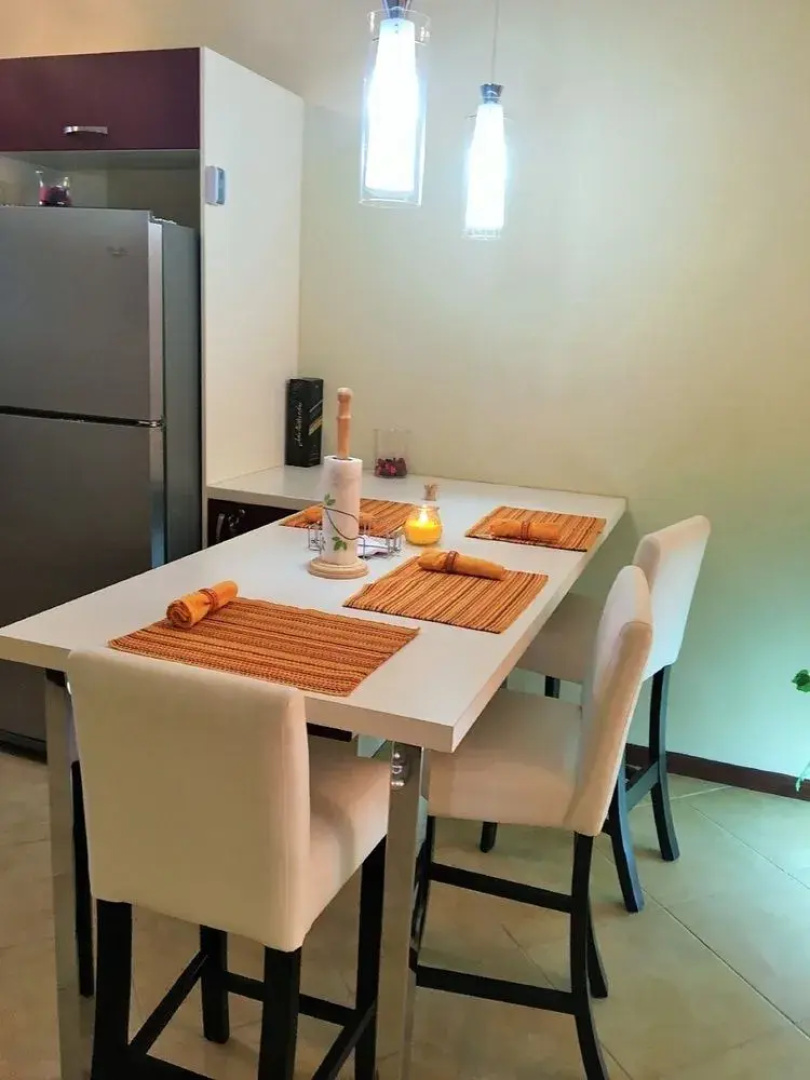 Gold Coast Luxurious and Stylish Condo