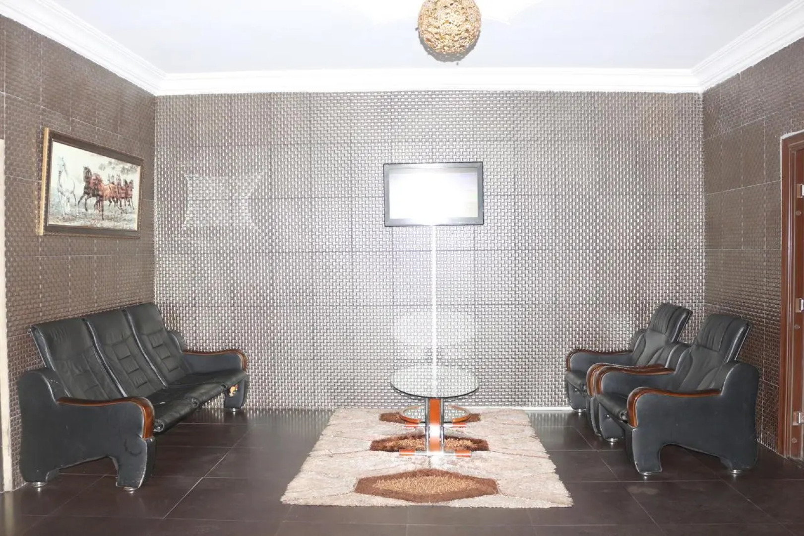 New Point Hotel And Suites