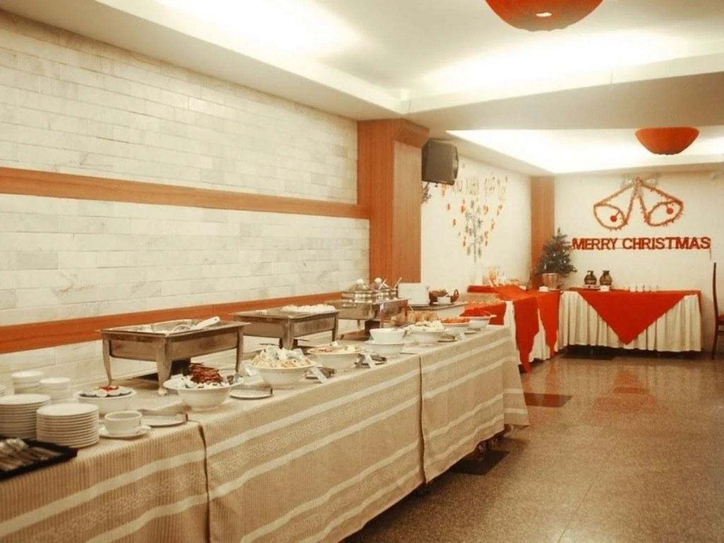 Phuong Dong Hotel