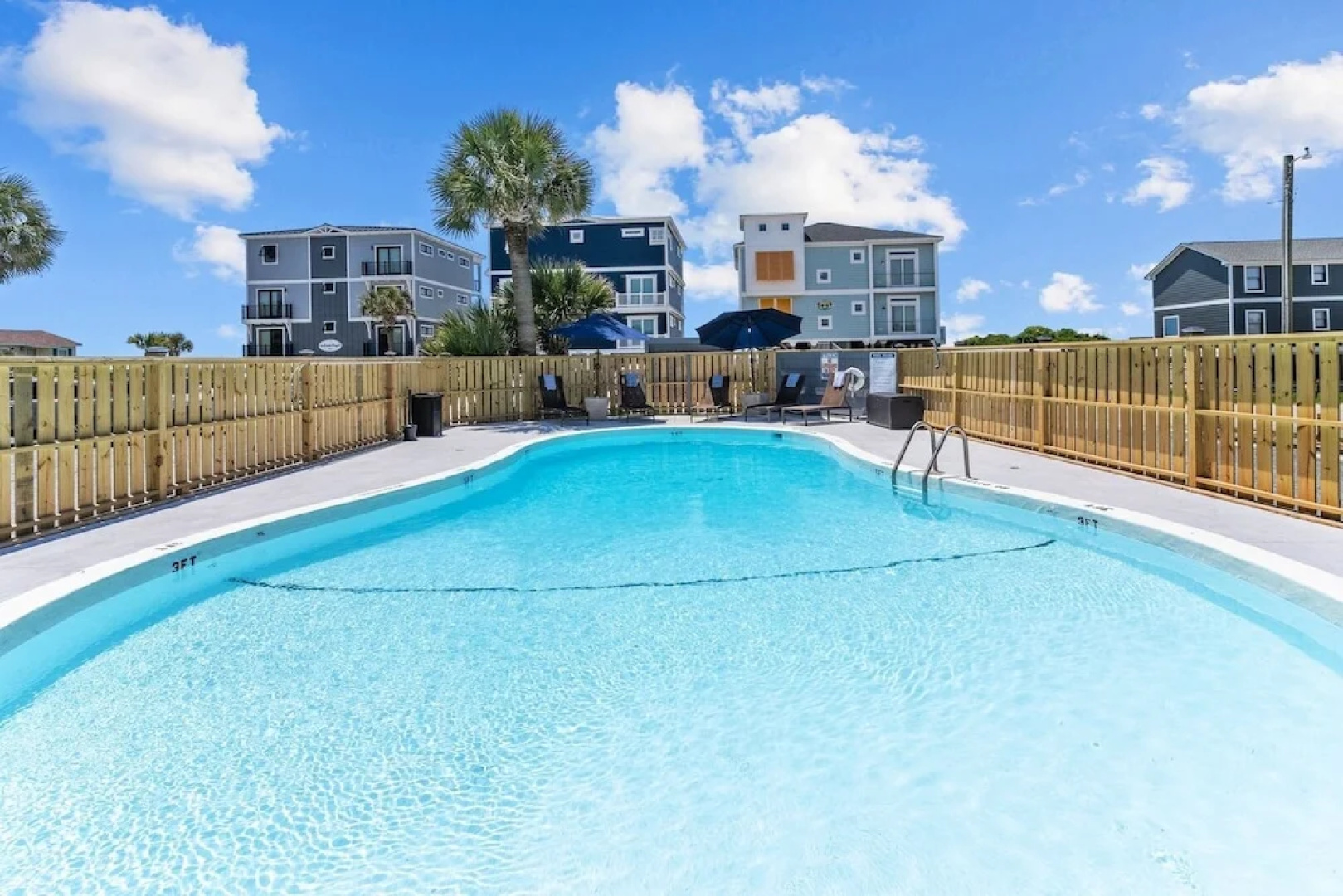 The Beach House Motel & Suites