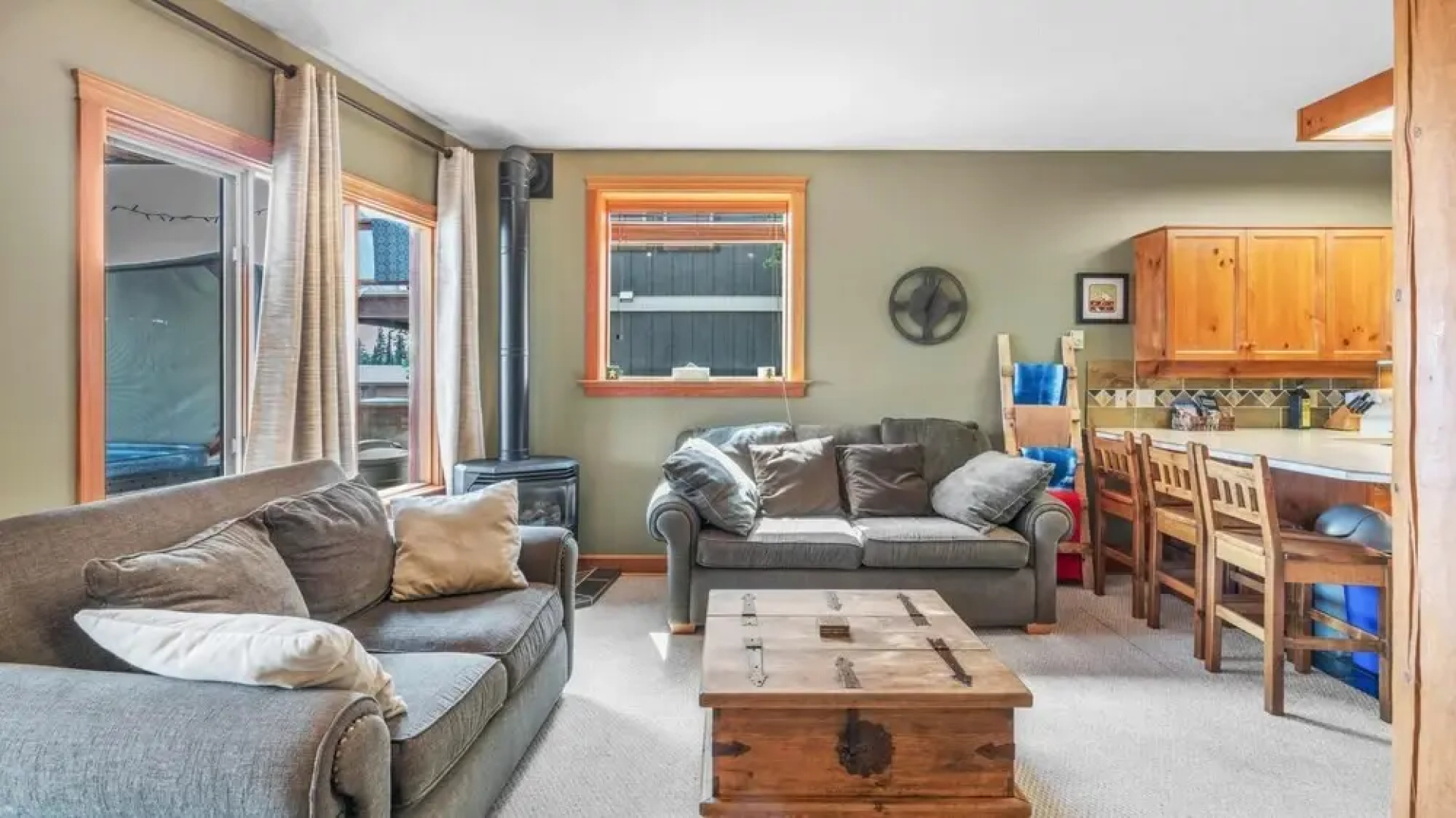 Cozy Nook - Cozy and Rustic with Private Hot Tub and a Nice View