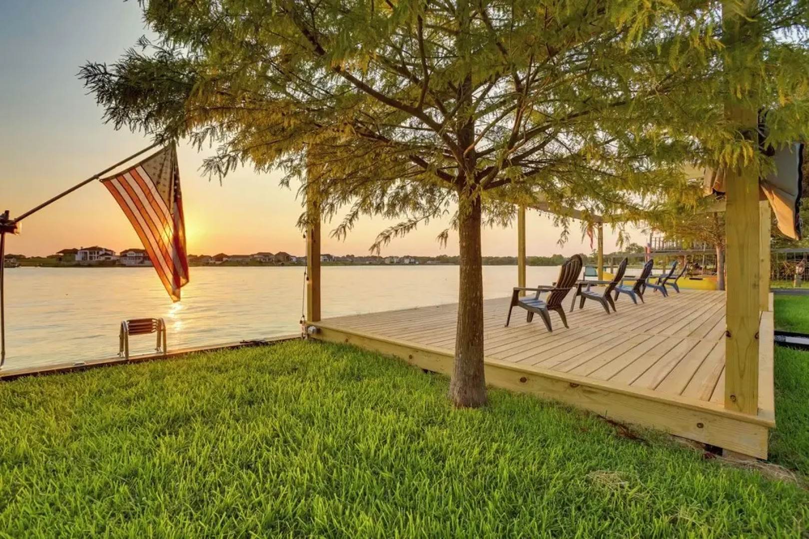 Willis Waterfront Home w/ Deck on Lake Conroe!
