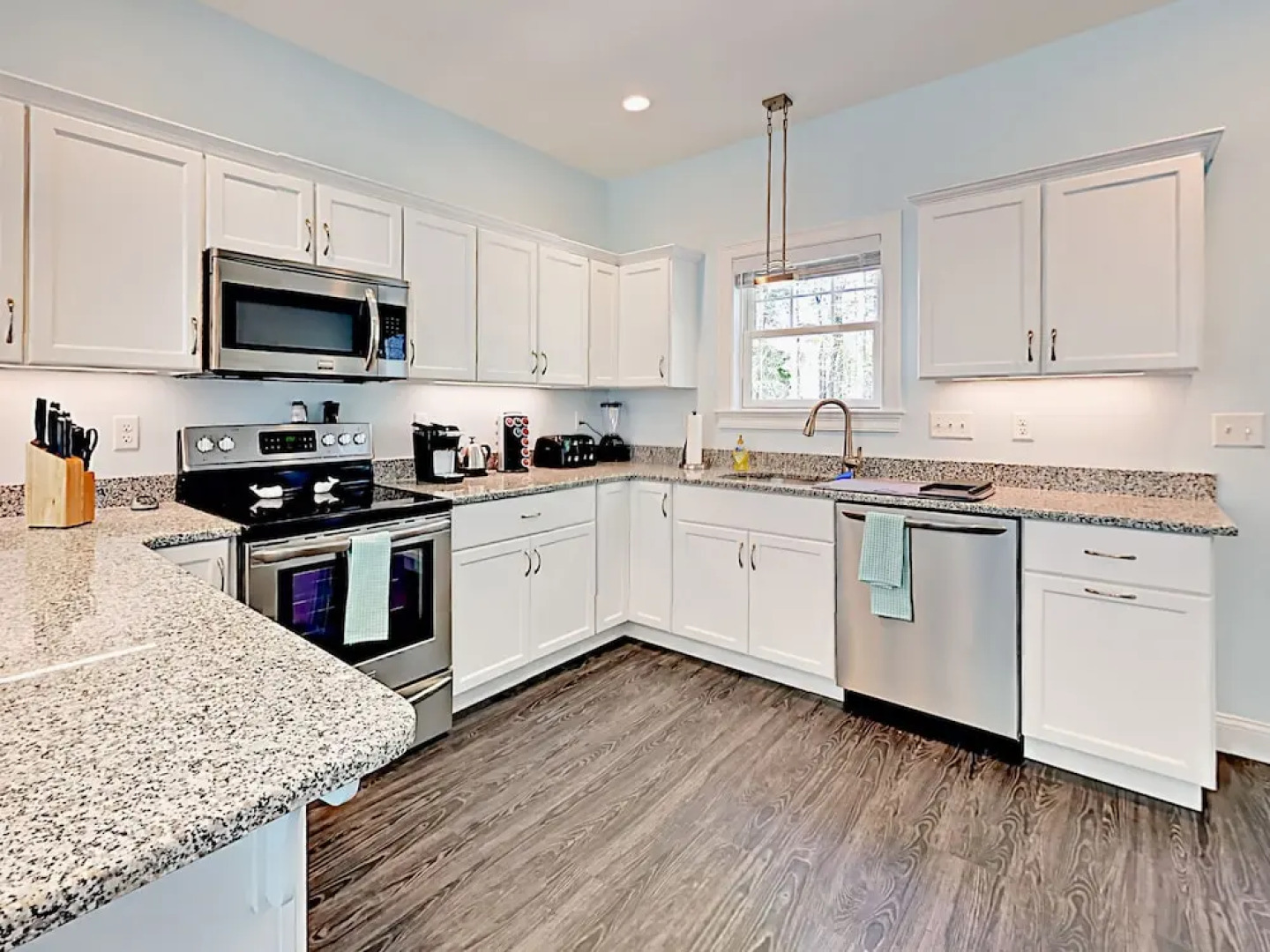 1976 Portland Road Cottage Unit 3 Porpus Place 2 Bedrooms 2 Bathrooms