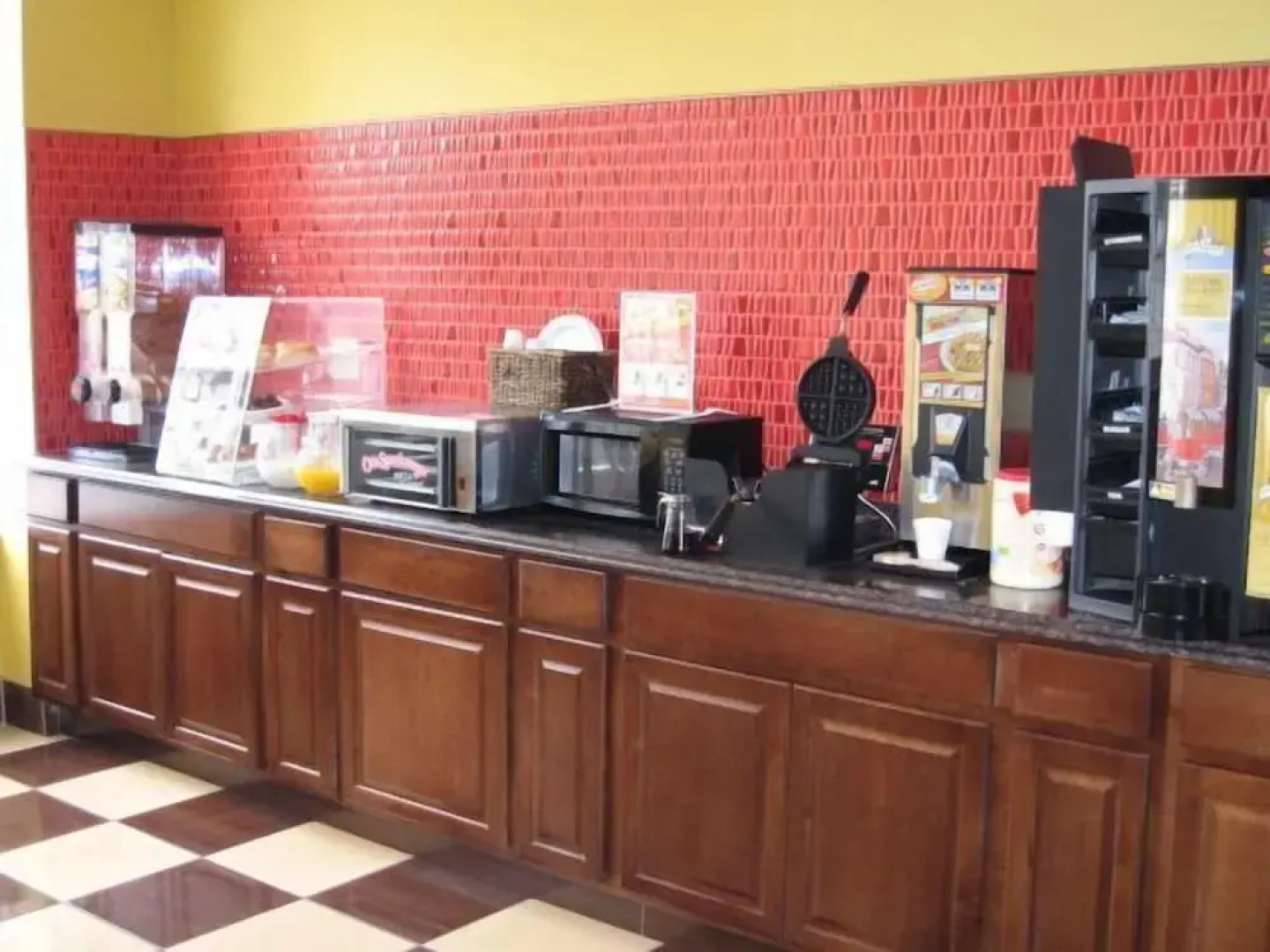 Town House Inn and Suites