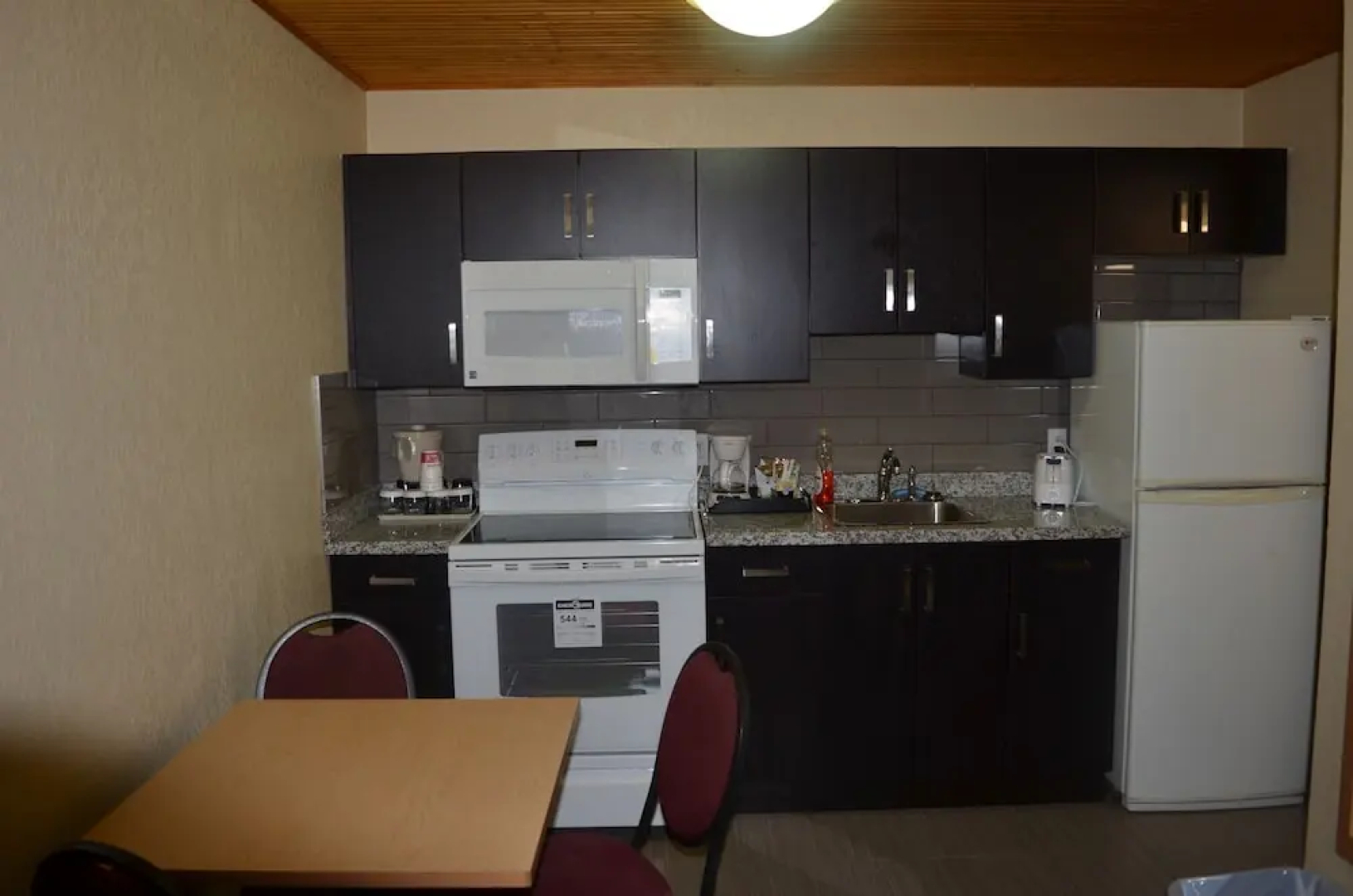 Econo Lodge Inn & Suites