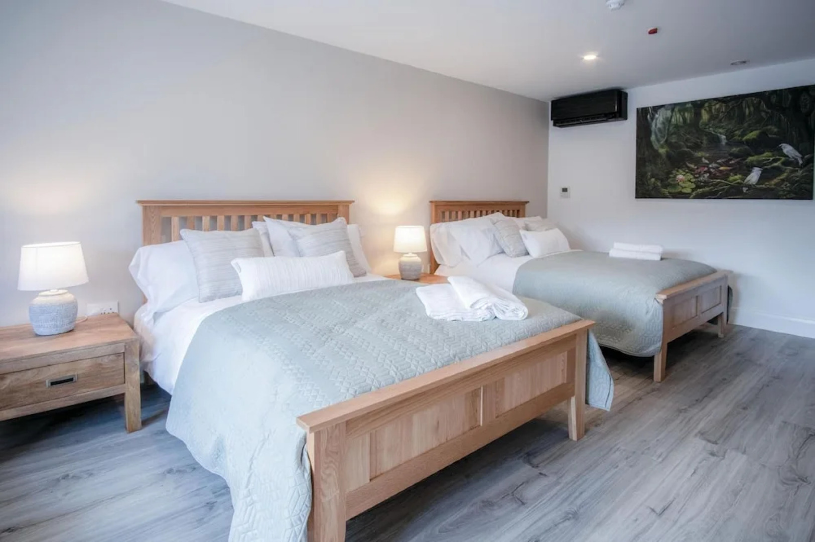 Suite 8 - Sleeping Giant Hotel - PEN Y CAE Inn