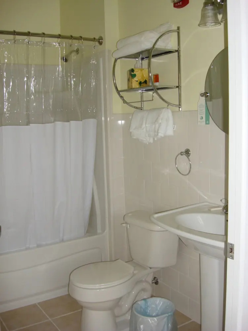 The City Hotel Bar & Grill