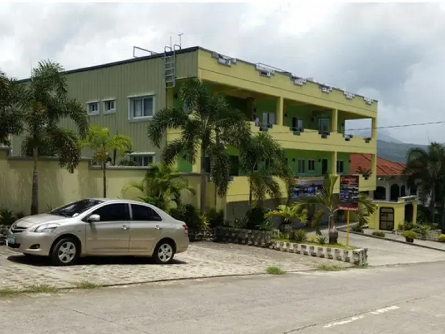 Sunset Bay View Subic Luxury Apartment