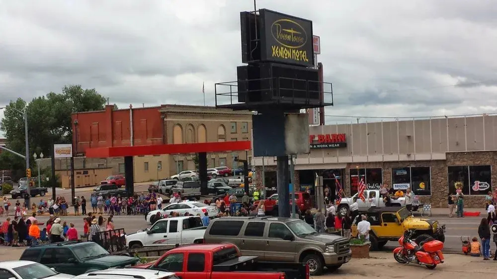 Downtown Xenion Motel