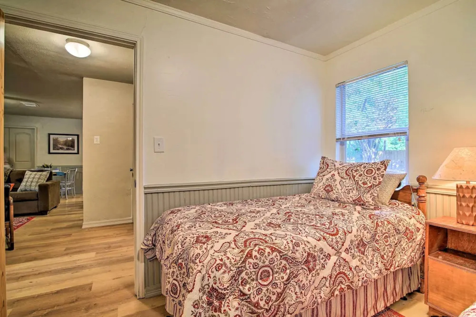 Utopia Family Home, 2 Blocks to Utopia Park!