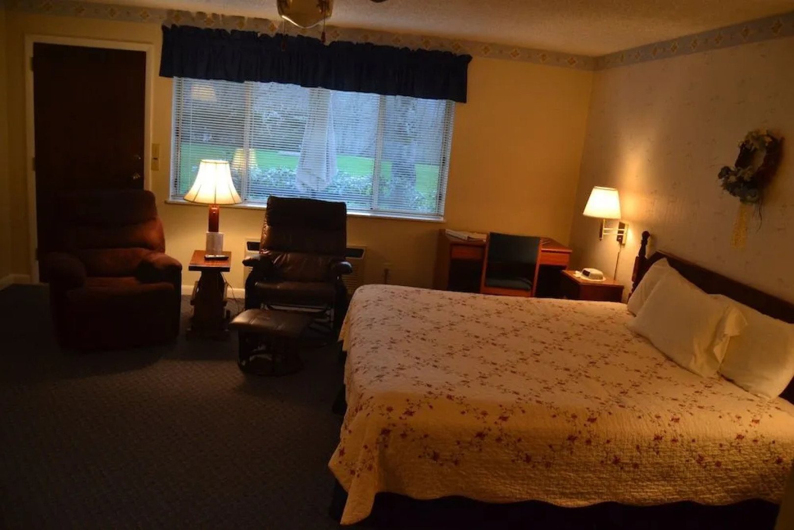 The Chalet Motel & Apts