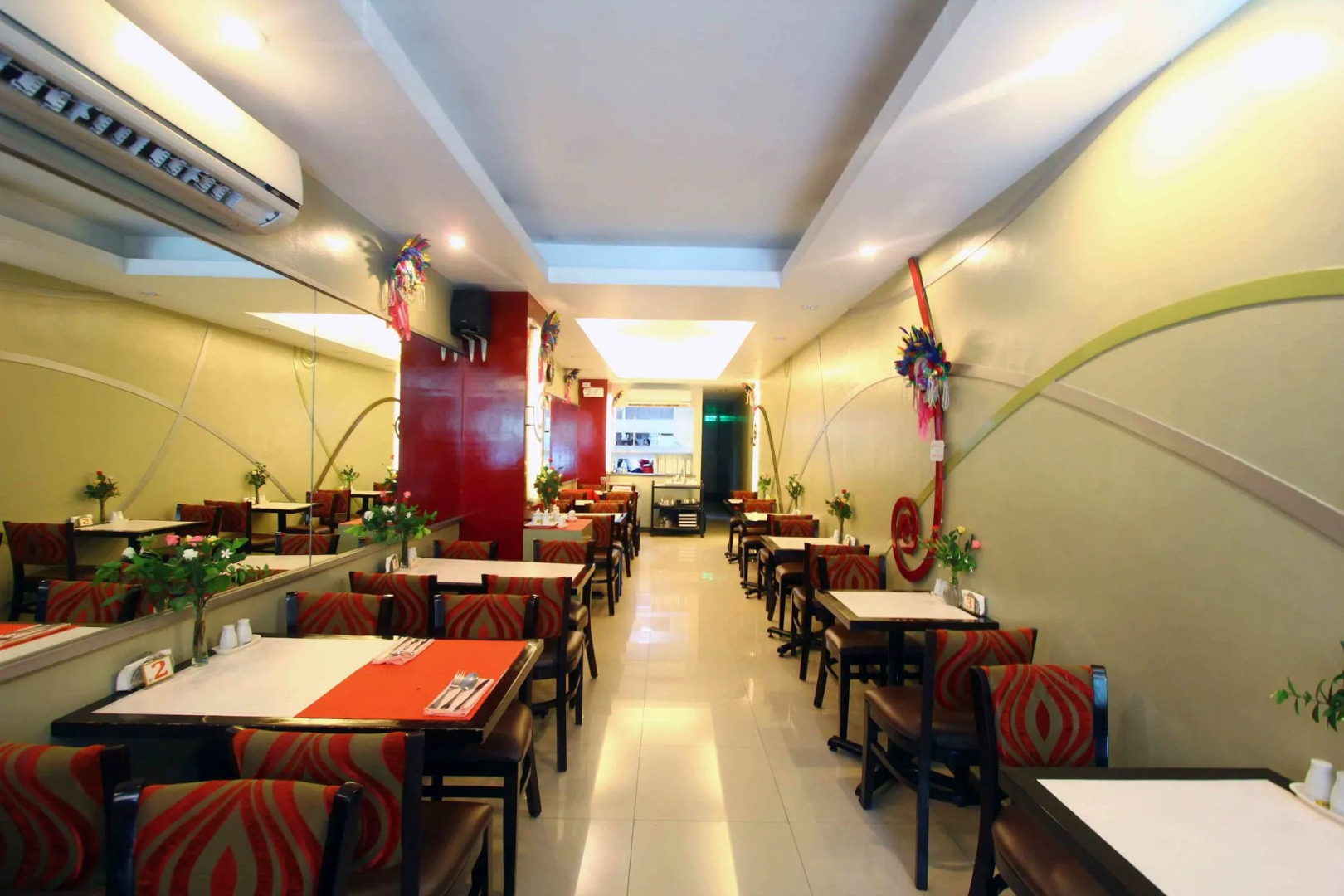 Townhouse OAK Makati Manila Near PNR Pasay Evangelista formerly VIP Suites