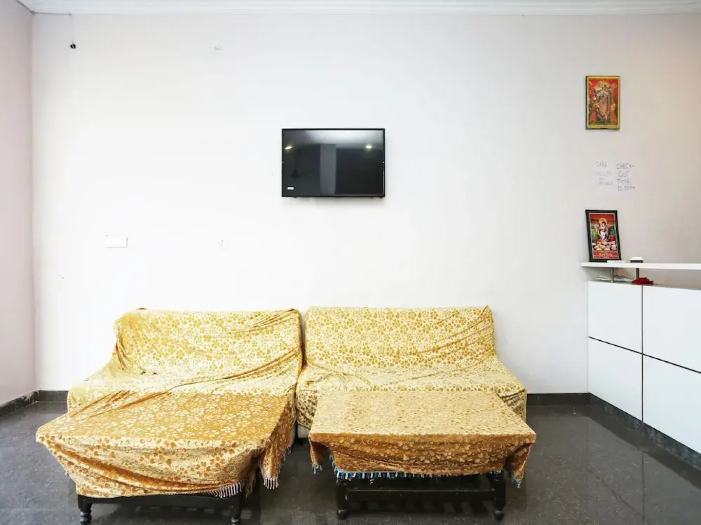 OYO 27686 Hotel Chandra Garden