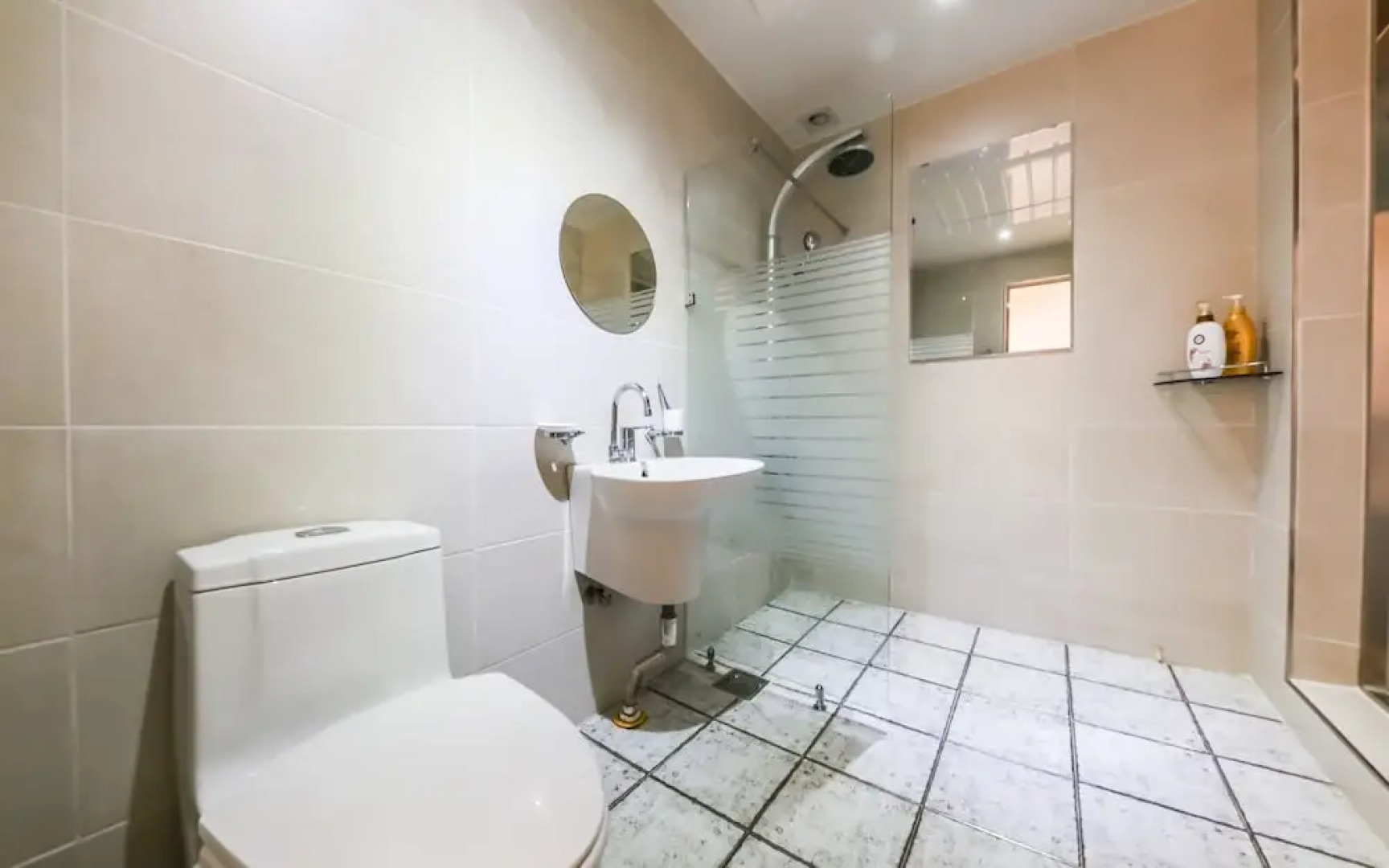 Eumseong Romy and Julie