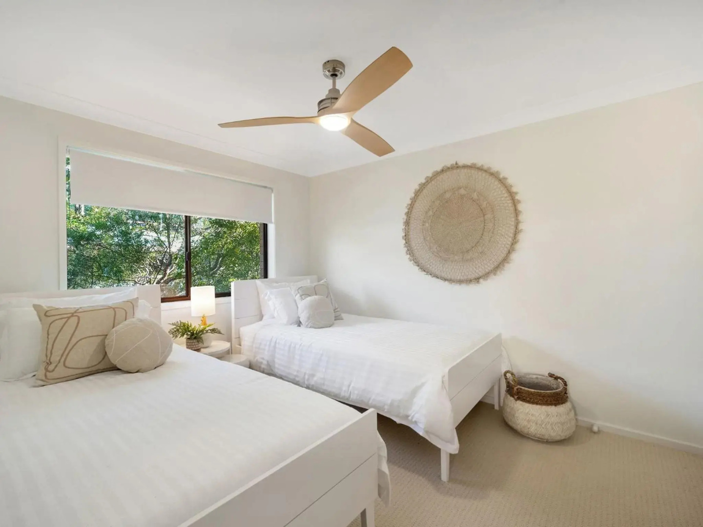 Catch of The Bay Coastal Elegance 150m from Orion Beach