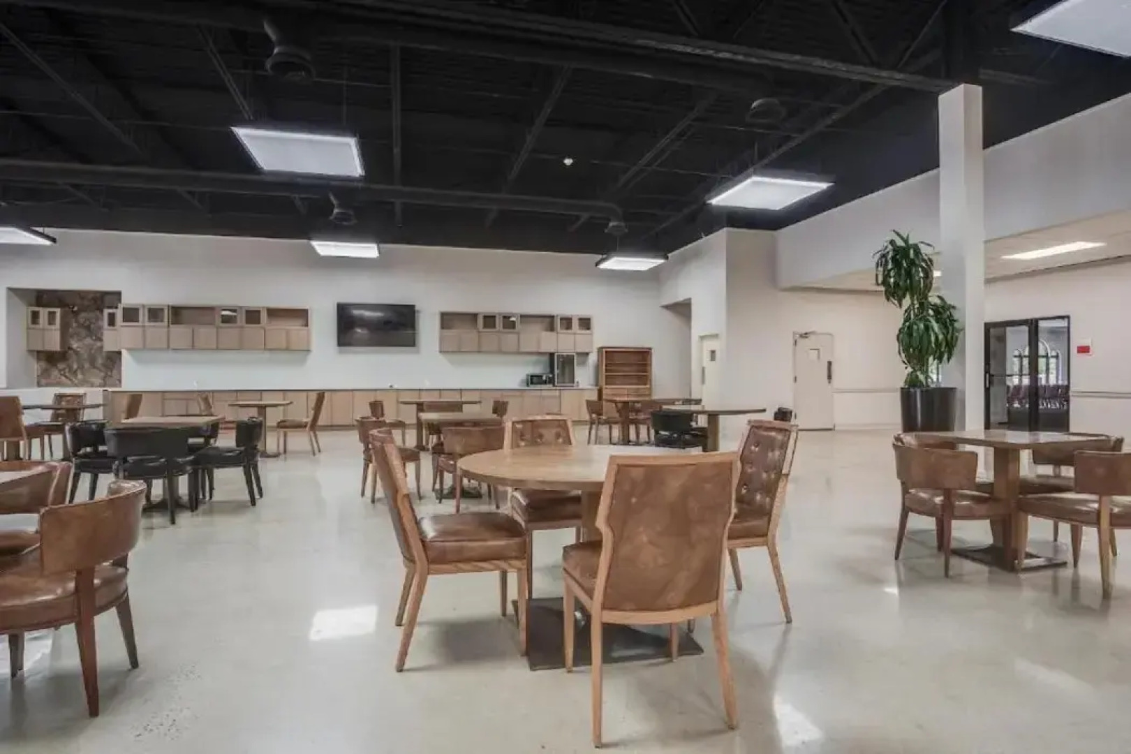 Cottonwood Suites Savannah Hotel & Conference Center