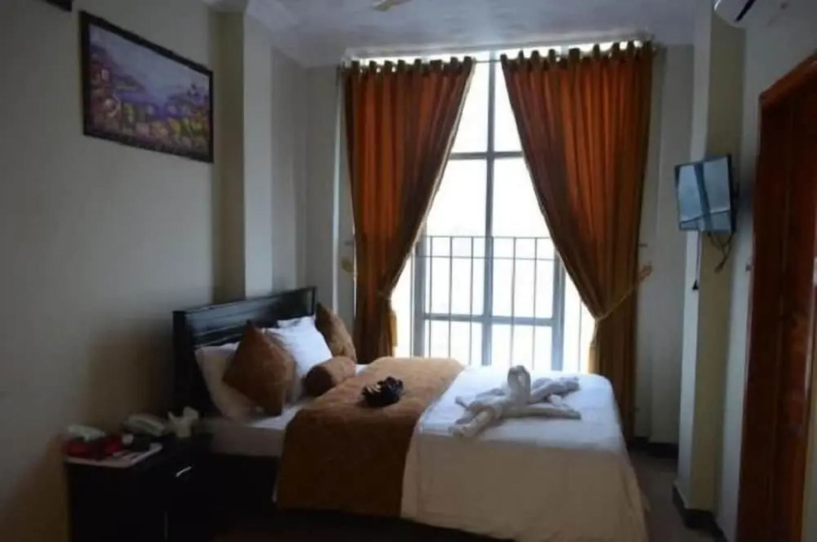 Grand Holidays Hotel