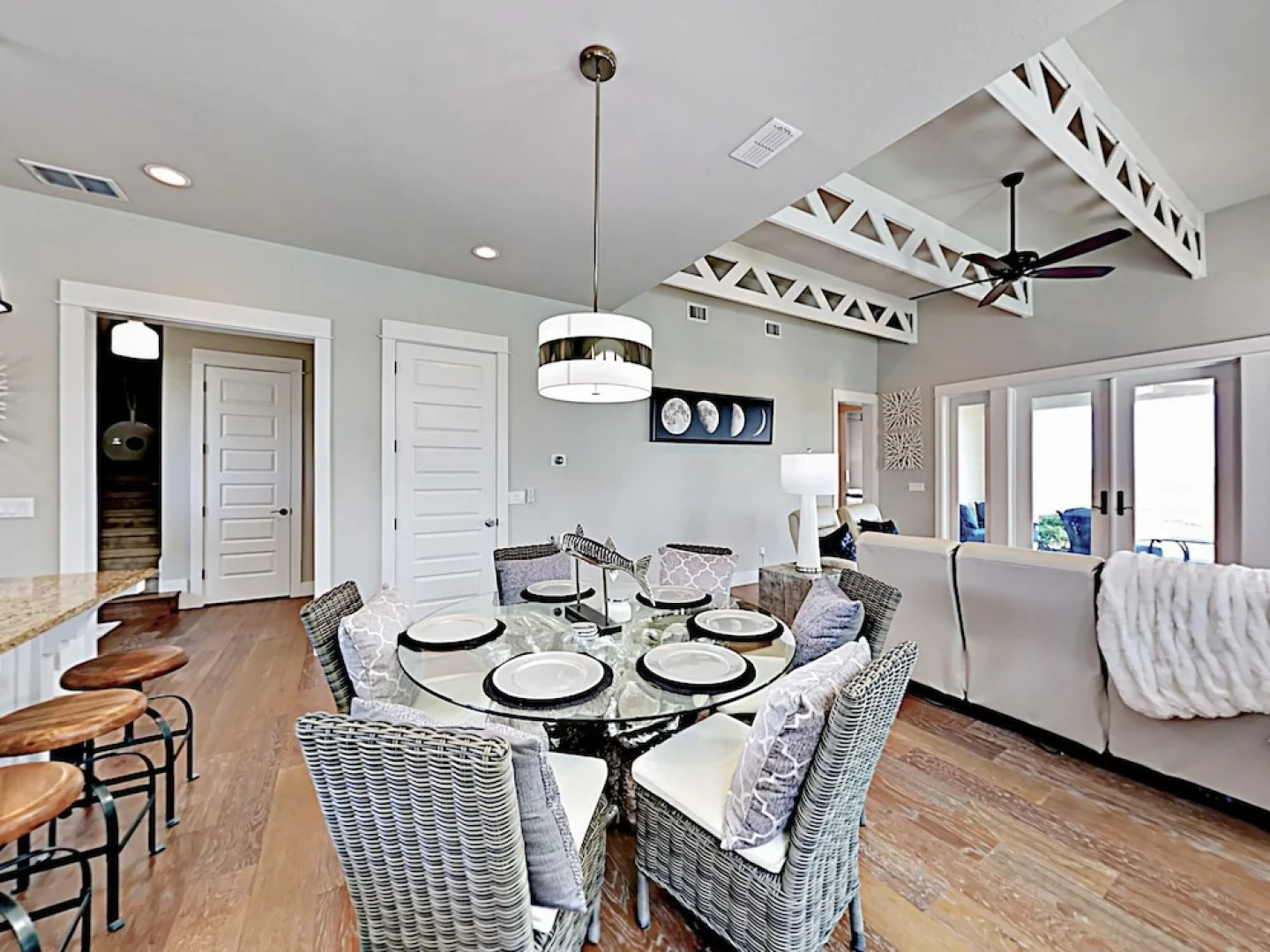 Luxe Waterfront - 3 Br Home