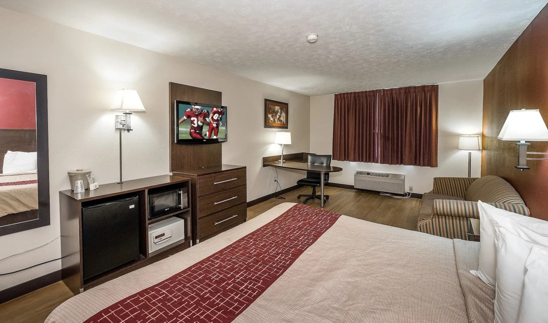 Red Roof Inn & Suites Hermitage