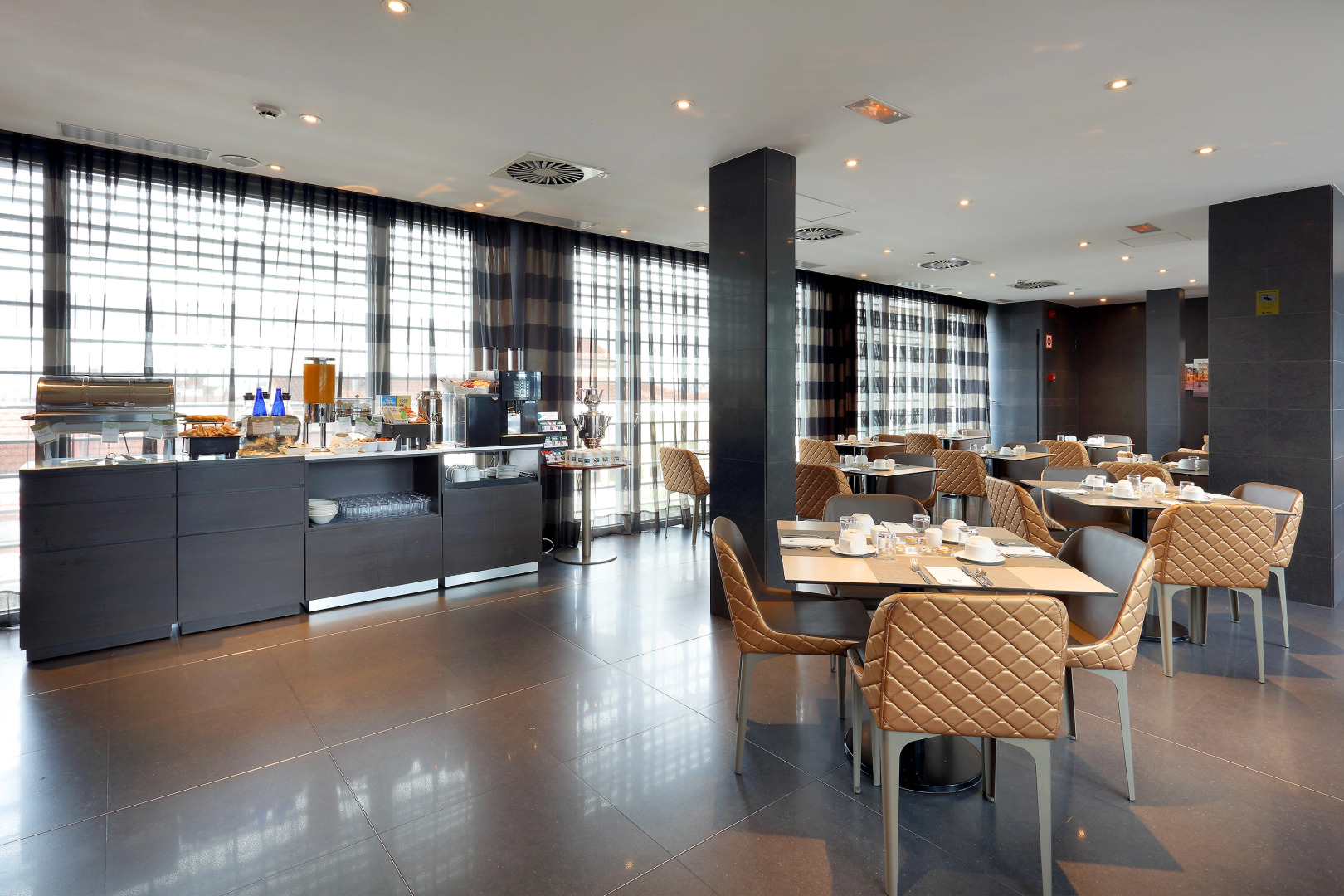 Отель Eurostars Plaza Mayor