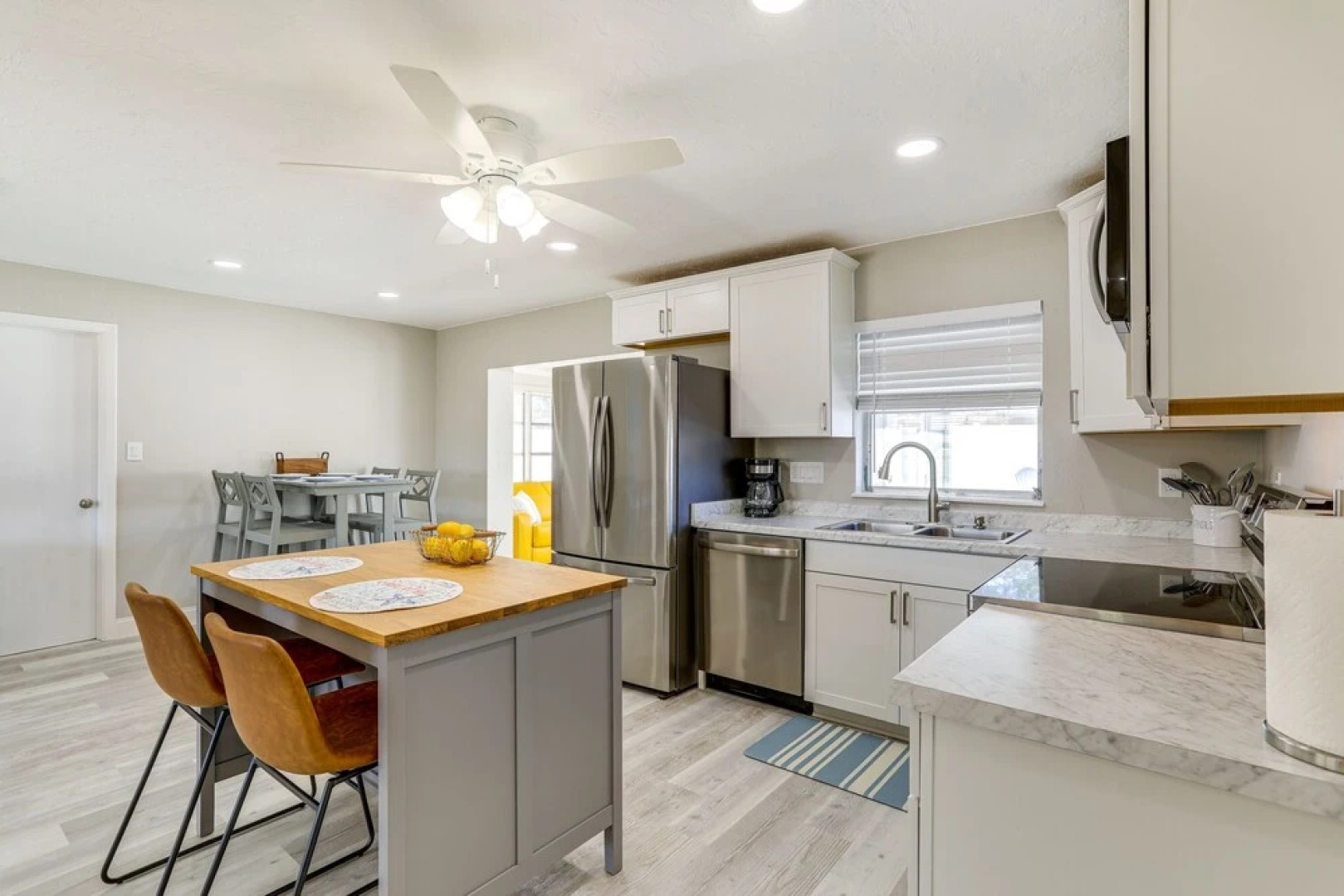 Private Hot Tub: Breezy Seminole Stay!