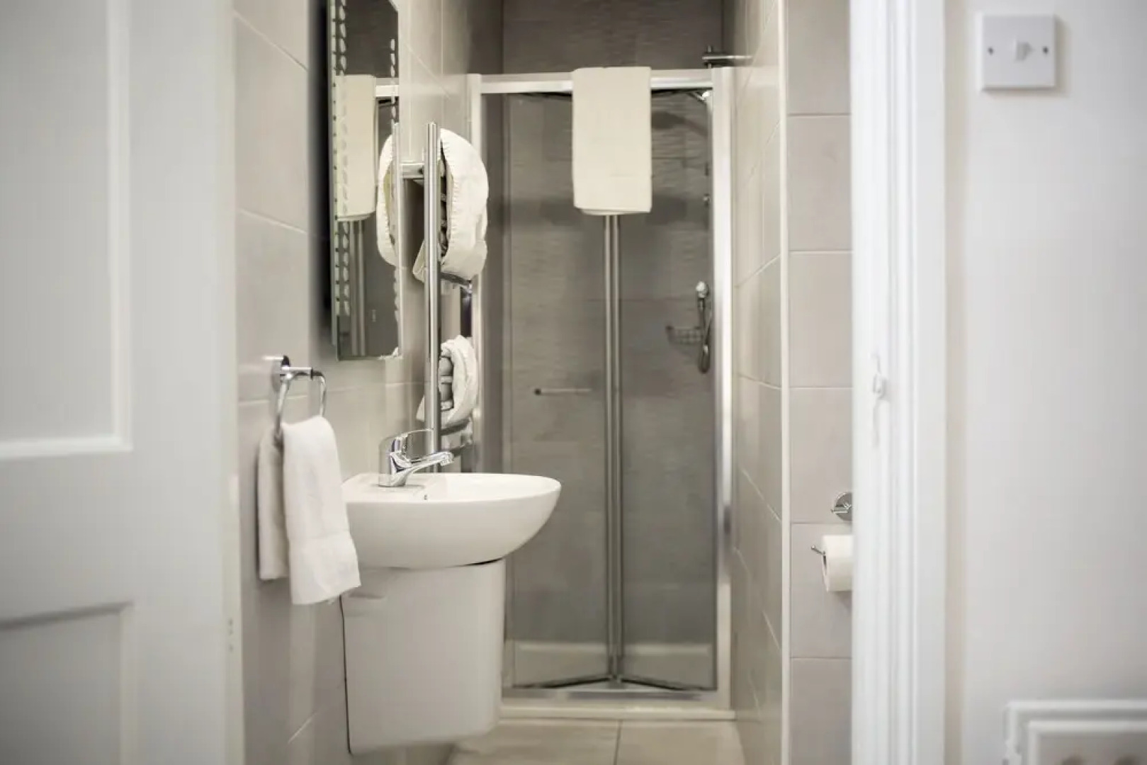 Maddens Bridge Bar, Restaurant & Guesthouse