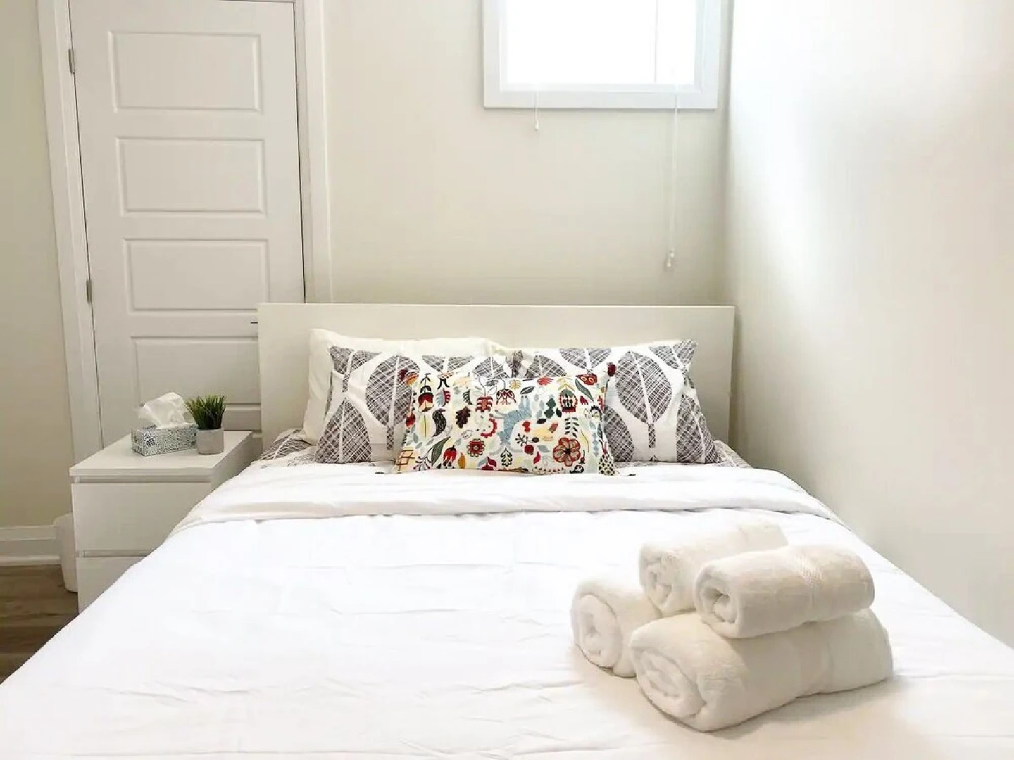 Brand New Walk Out Bsmt Apt Near Beach