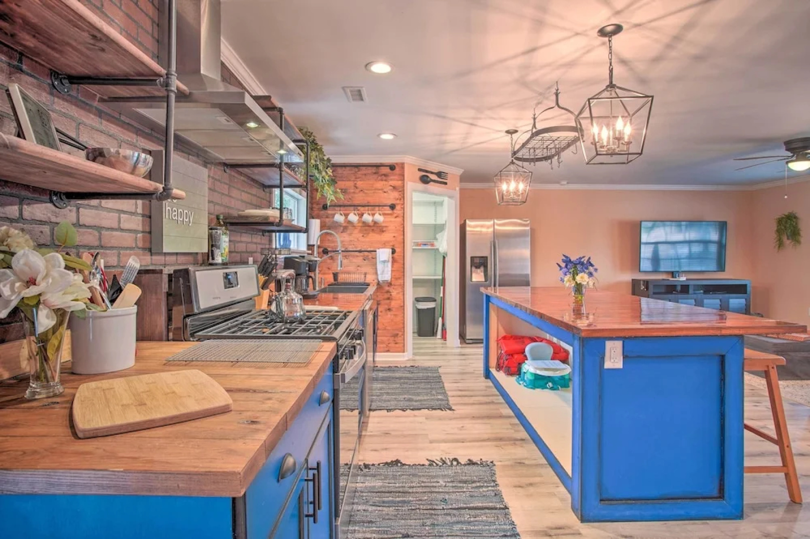 Charming Retreat on 20 Acres w/ Private Lake!