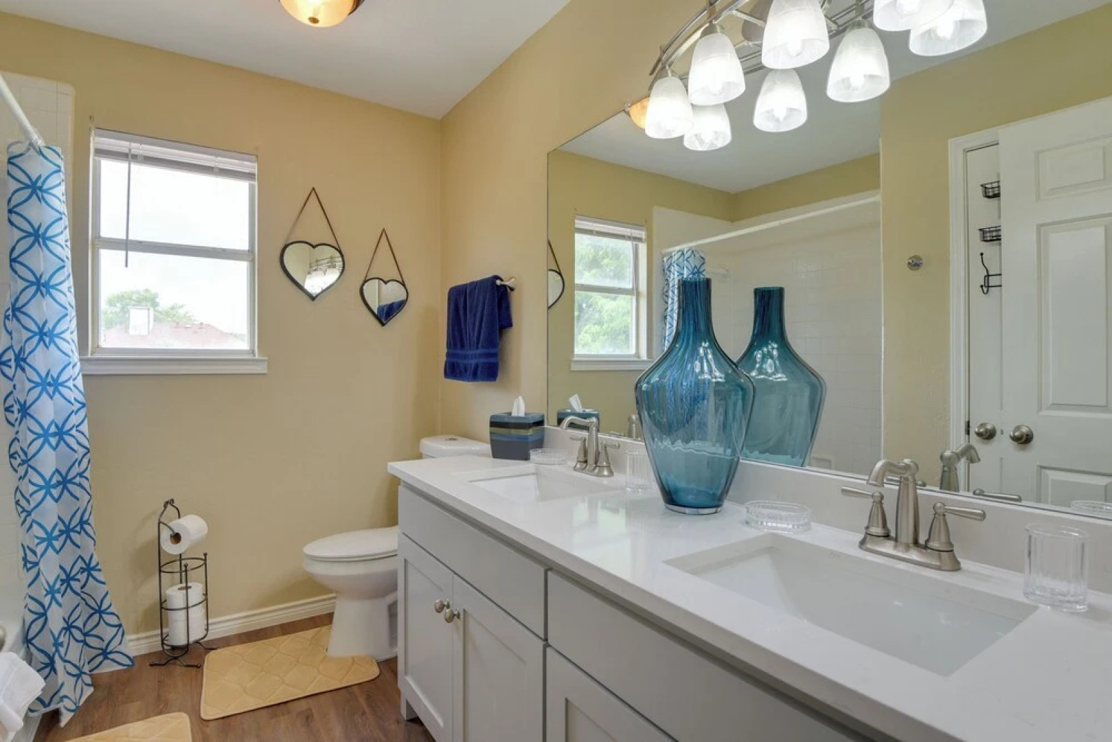 16 Mi to Dtwn Dallas: Spacious Home w/ Yard!