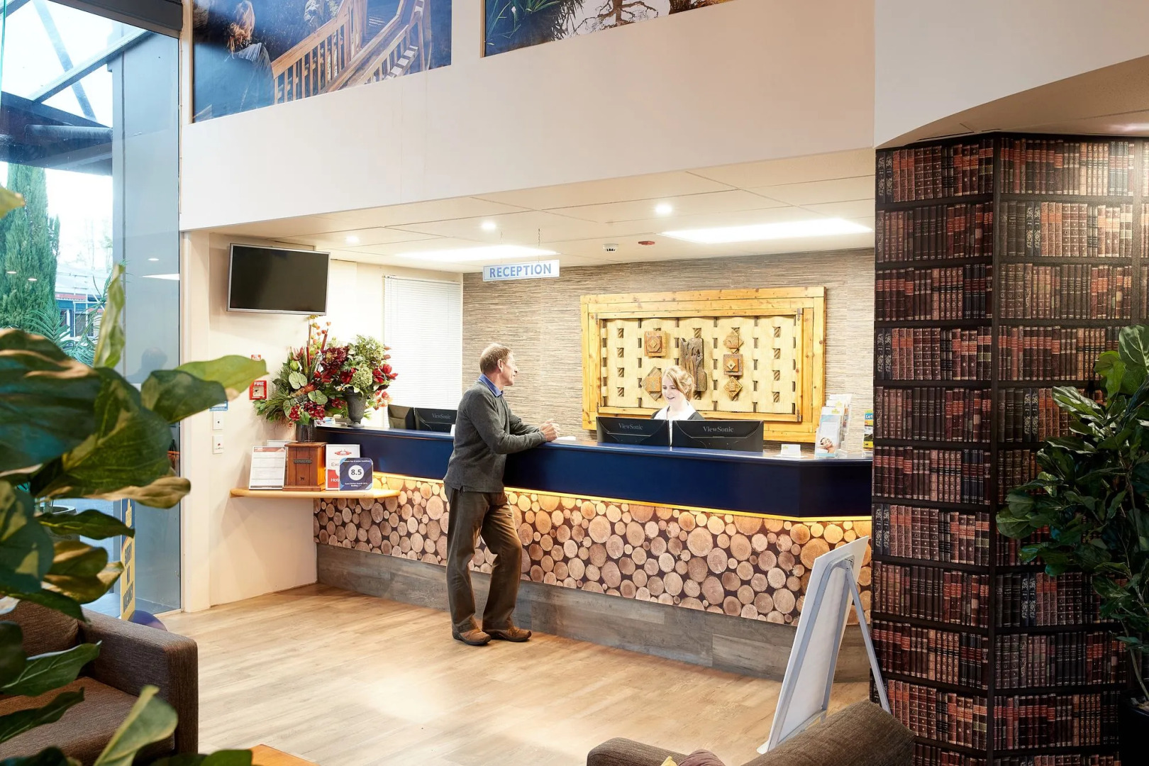 Ventura Inn & Suites Hamilton