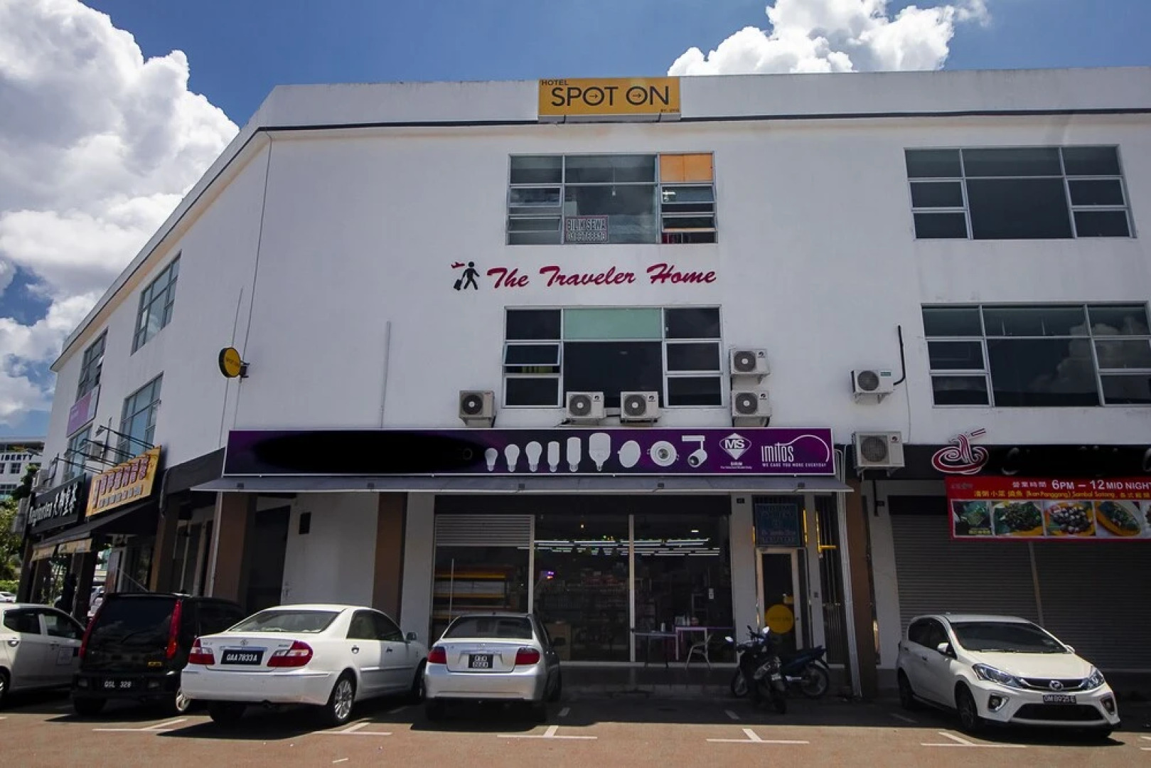 The Traveler Home by OYO Rooms