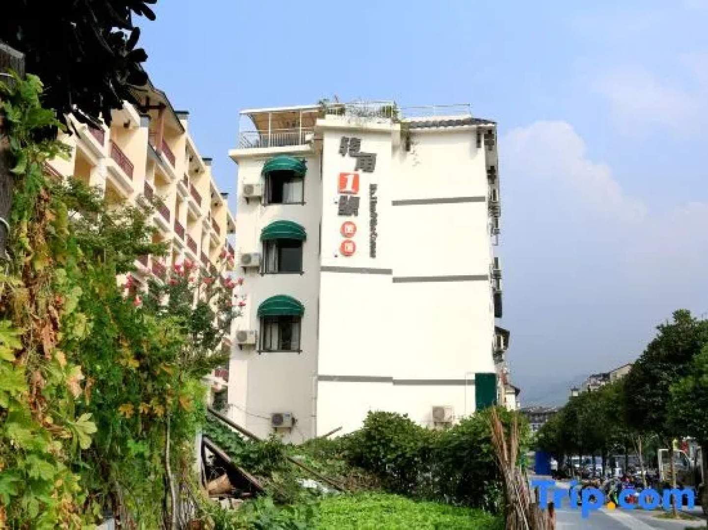 No. 1 Inn @ the Corner