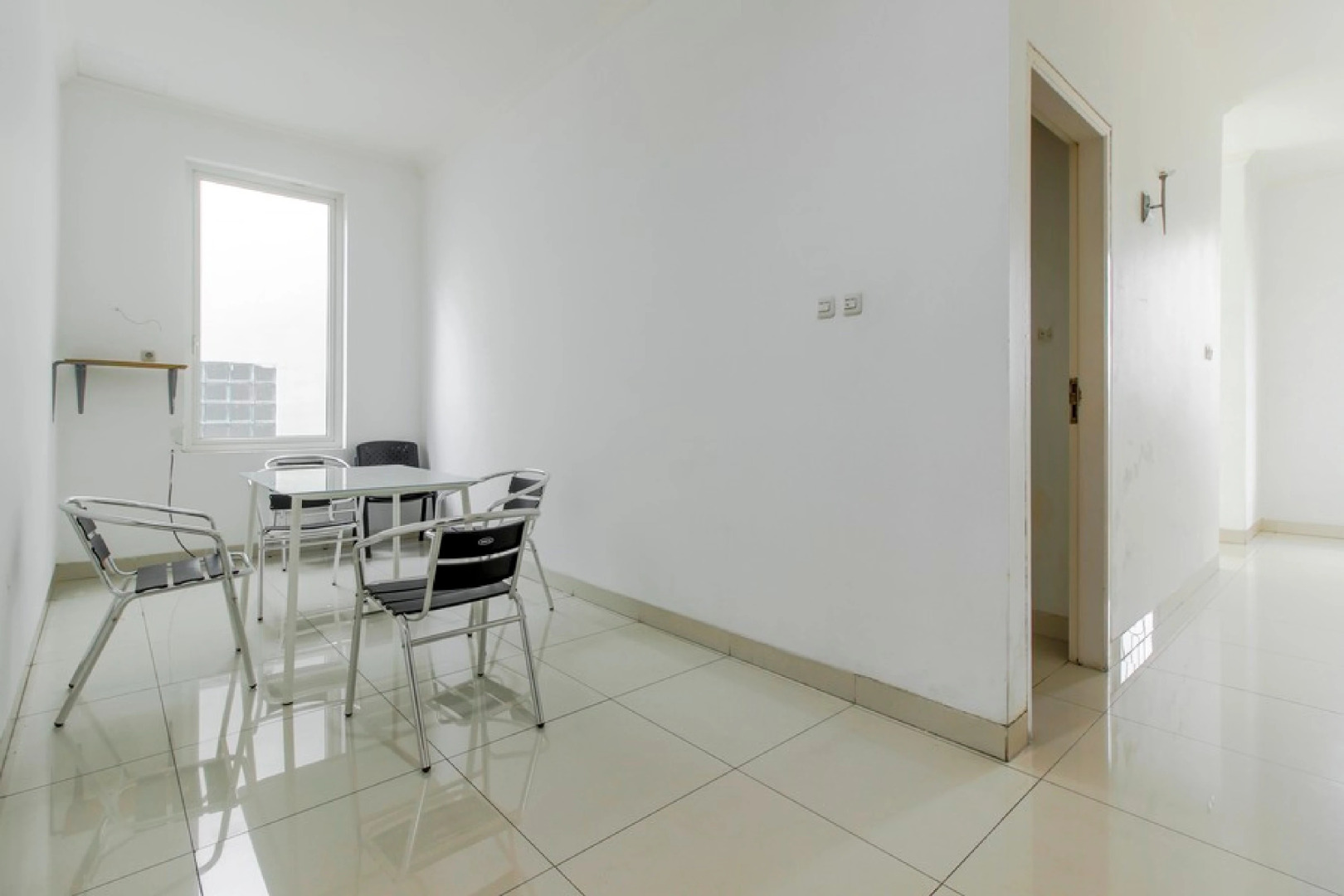 RedDoorz @ Permata Sari Karawaci