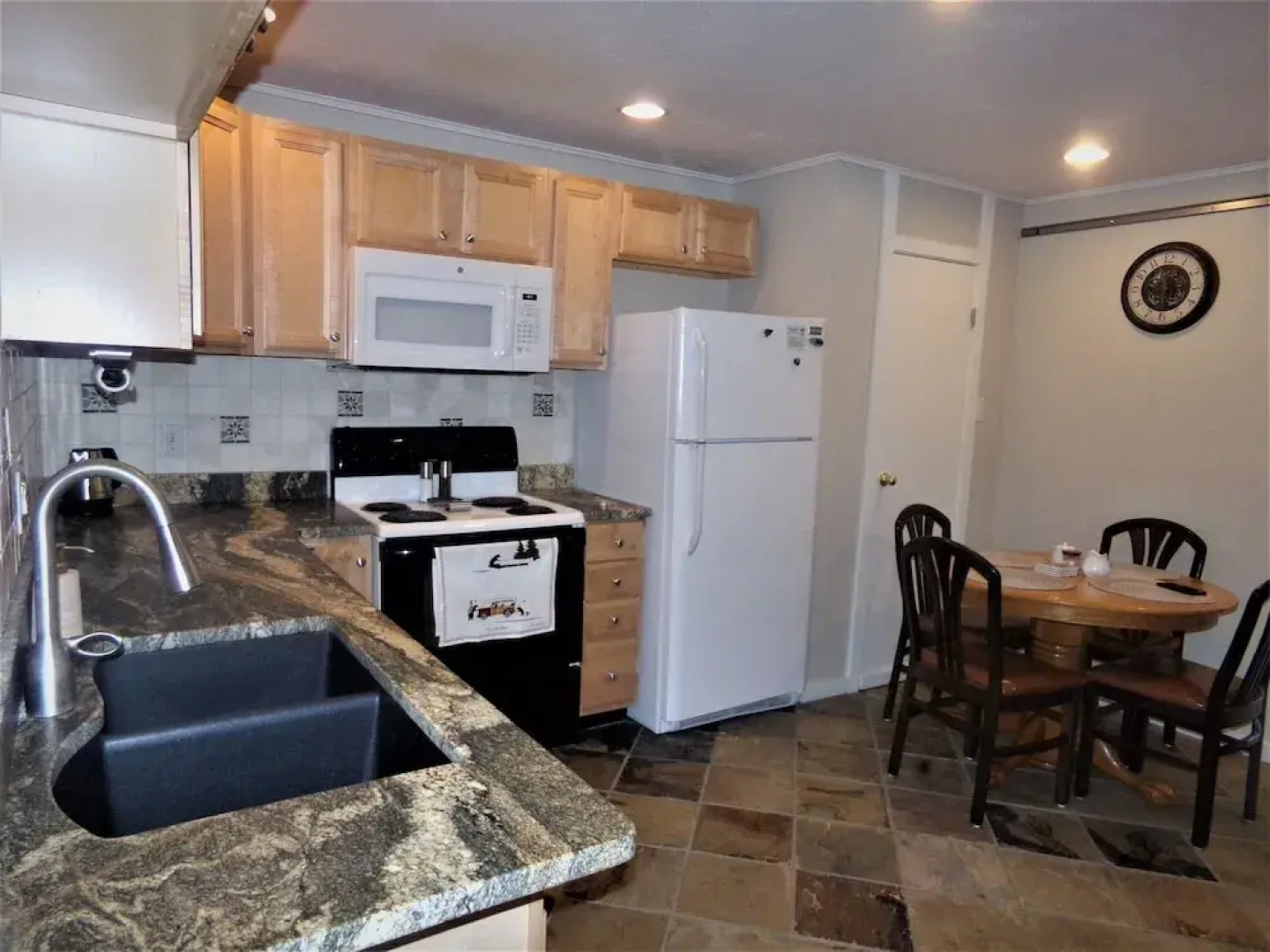 Three House 2 Bed 2 Bath THWC