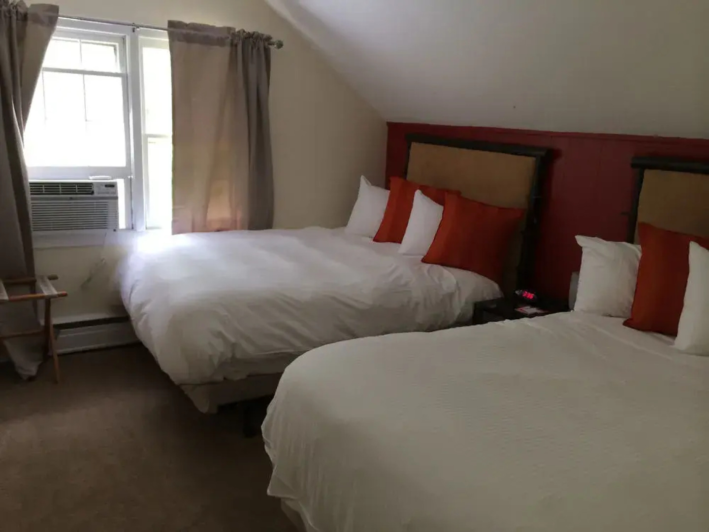 Sleep Woodstock Motel