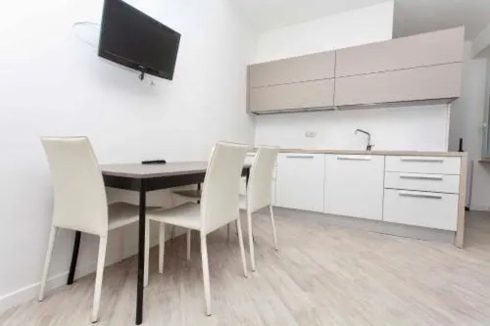 M215 - Marcelli, nuovo bilocale in residence con piscina