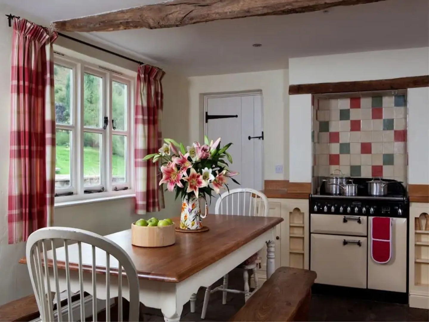 Luxurious Holiday Home in Crickhowell Garden