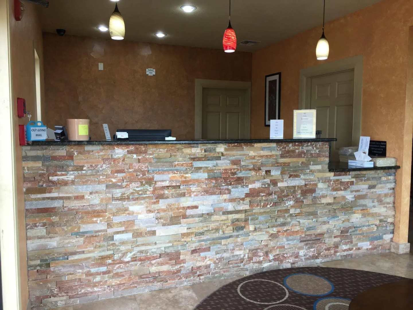 Pearsall Inn & Suites