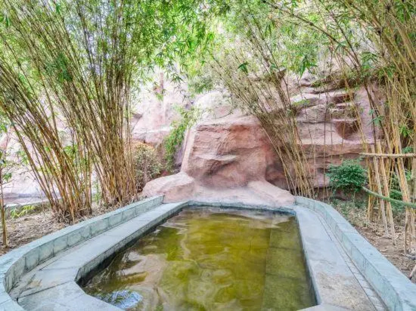 Guangyuan Jianmenguan Tianci Hot Spring Vacation Hotel