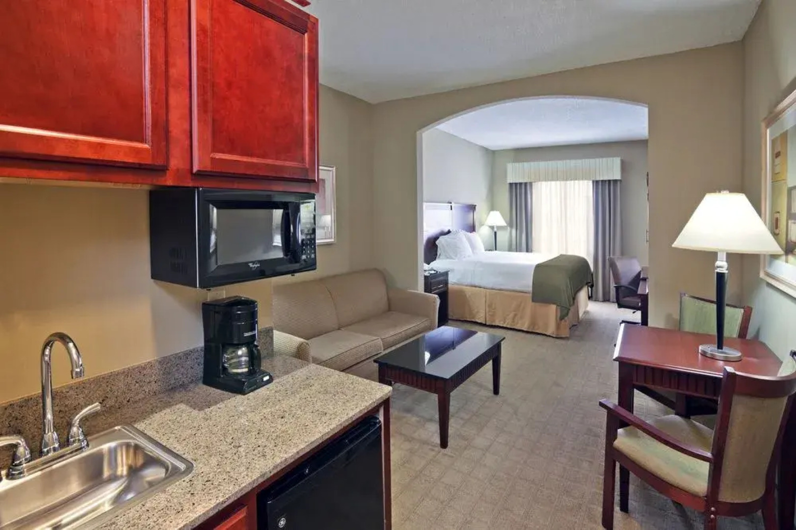 Holiday Inn Express Hotel & Suites Shawnee I-40