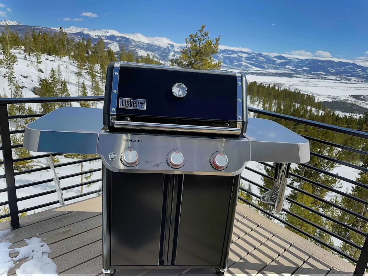 Mountain Vista 3 Bedroom Chalet by RedAwning