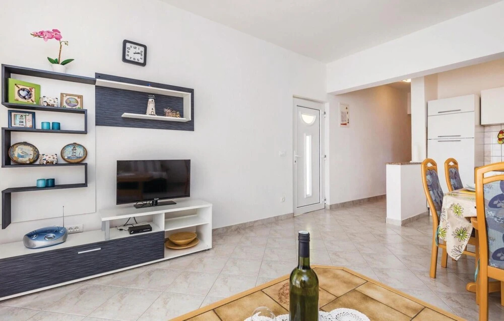 Beautiful Apartment in Lukovo Sugarje With 2 Bedrooms