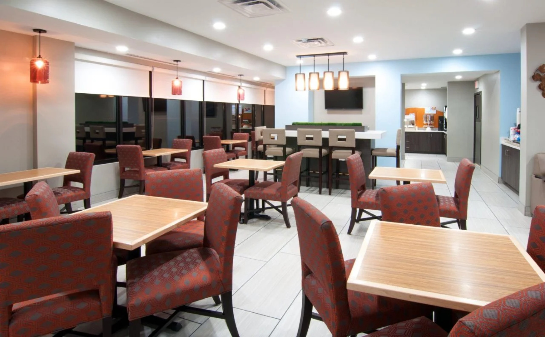 Holiday Inn Express Hotel & Suites Spence Lane by IHG