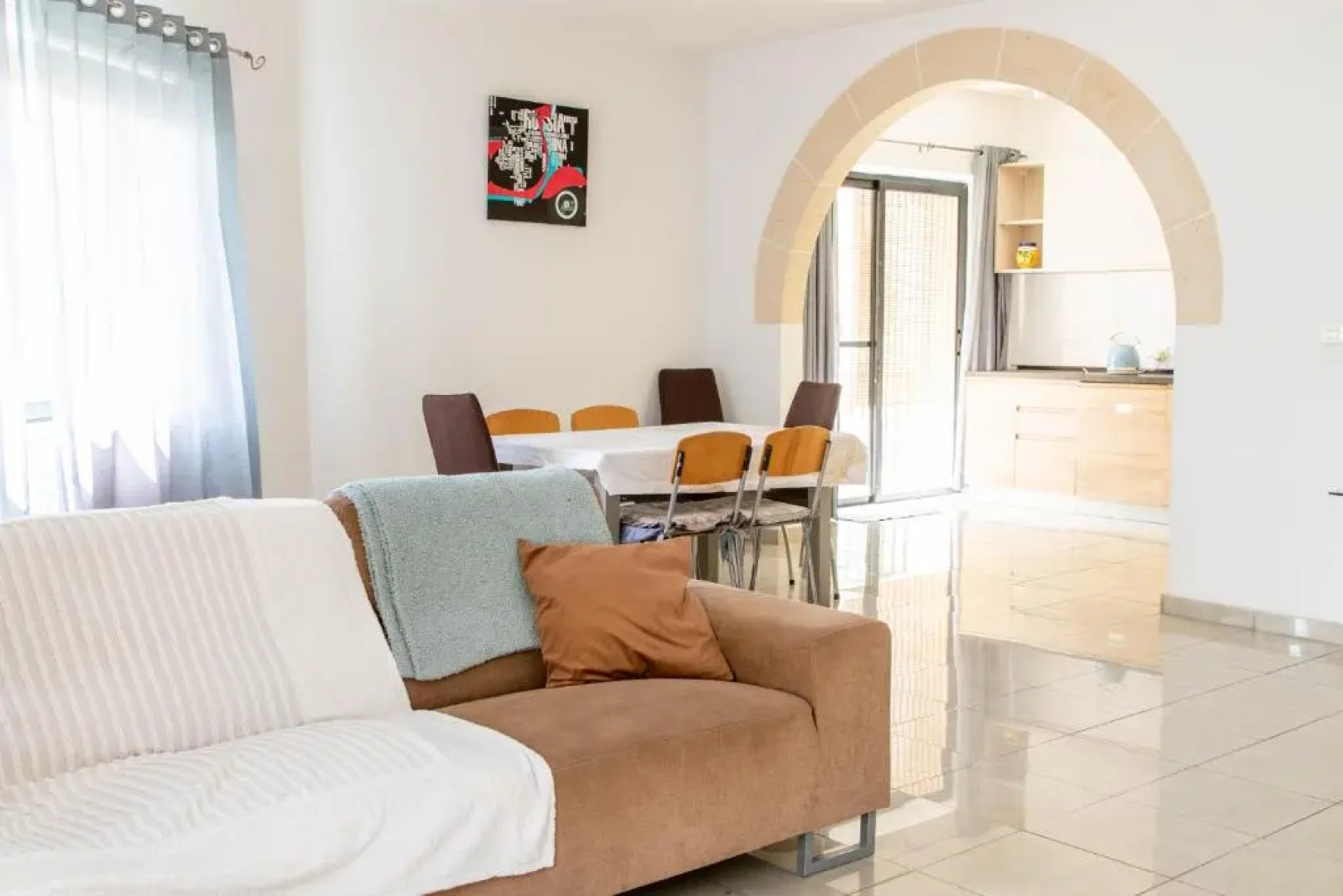 Spacious 3-bedroom apartment 30 seconds from sea