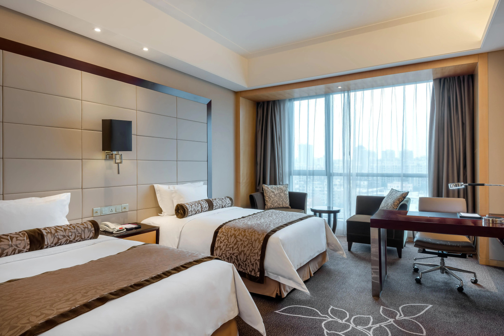 Crowne Plaza Yichang by IHG